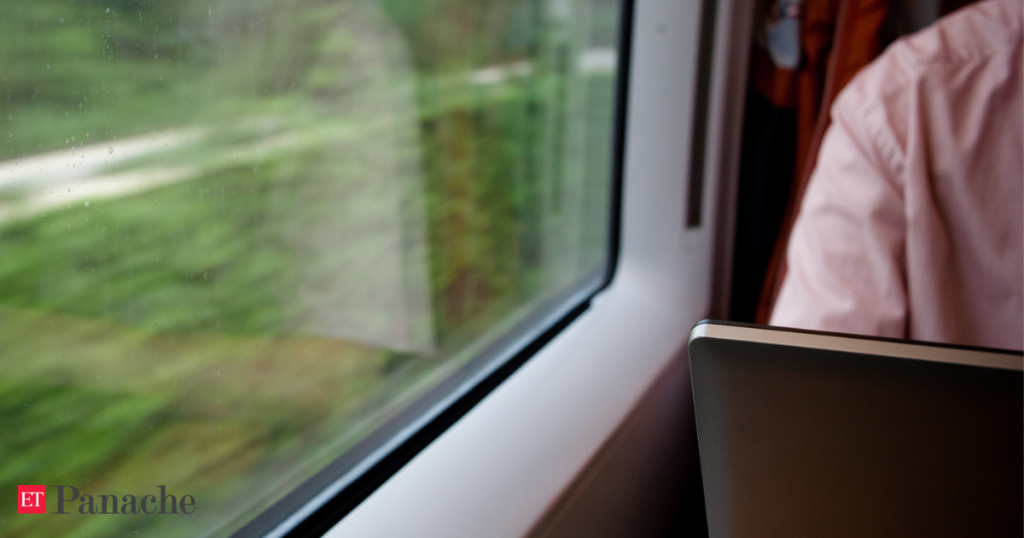 Employee caught working from train after boss denied leave seeks internet’s advice. Netizens split over discipline vs ‘North Korea' rules