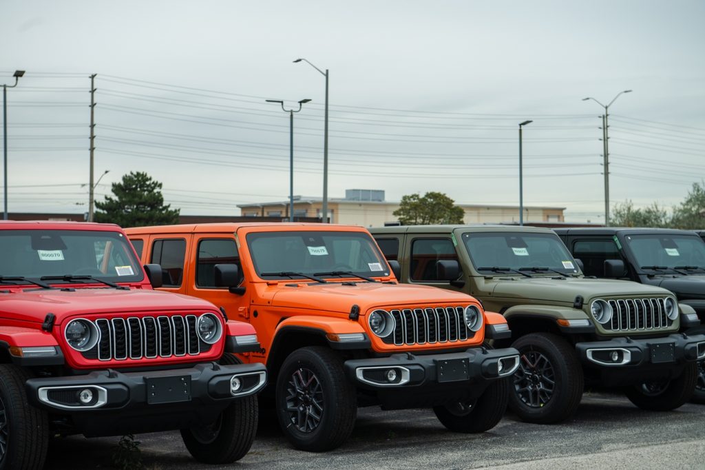 Auto sales help keep Canada retail afloat amid U.S. trade war