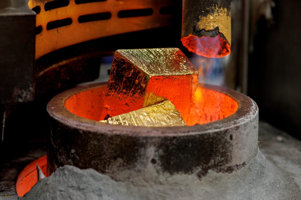 Canadian stocks drop as gold plunges, inflation accelerates