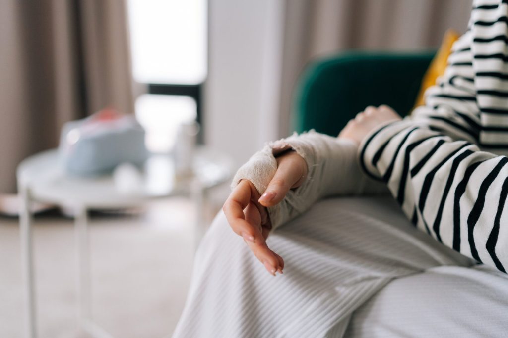 Woman with a broken arm