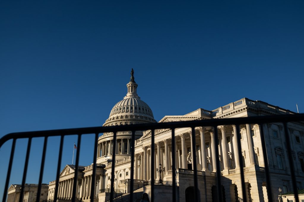 Treasuries advance with U.S. shutdown on cusp of fourth week